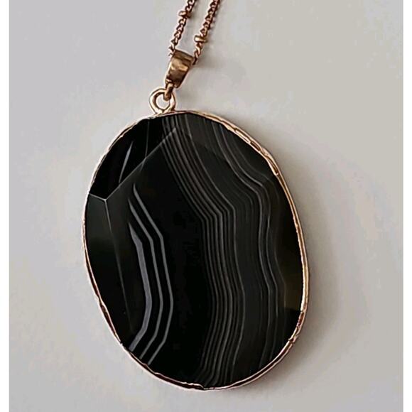 Elegant Banded Onyx Agate Natural Linear Veining On 33 Inch Gold Tone Chain - Picture 5 of 7